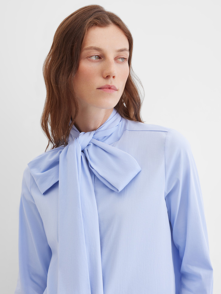 Блузка с бантом