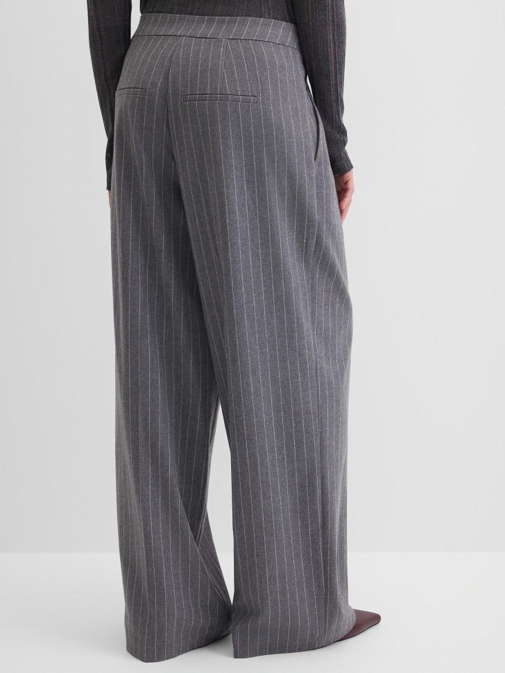 Брюки широкие в полоску