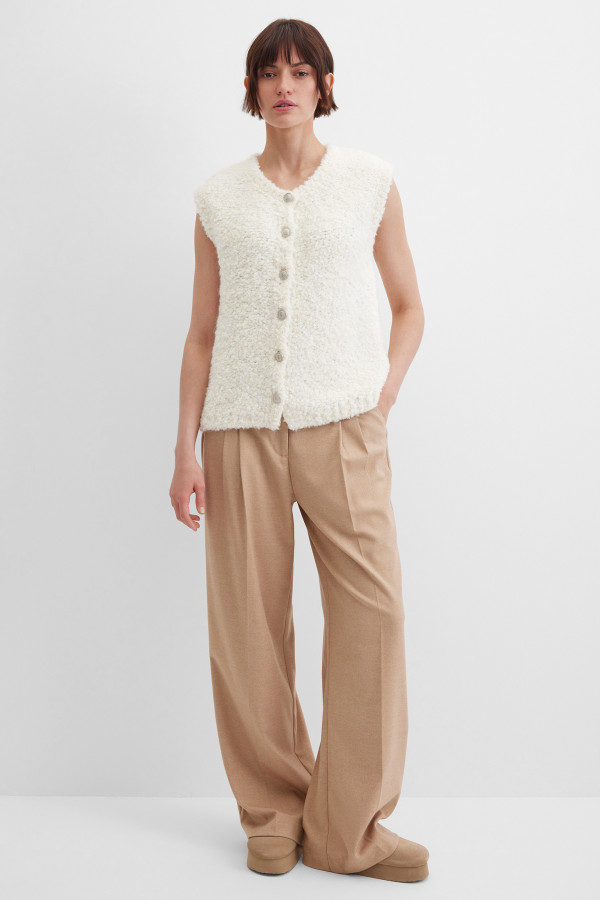 Жилет вязаный