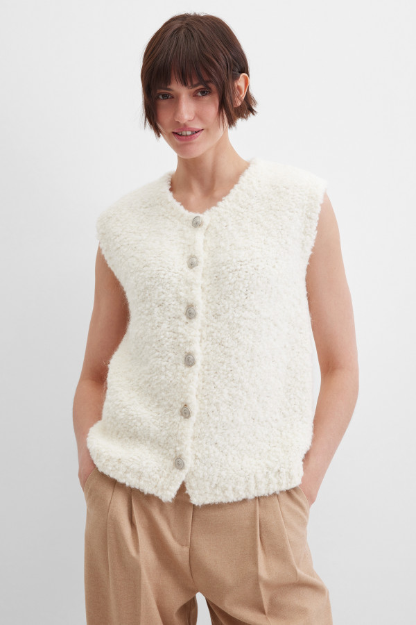Жилет вязаный