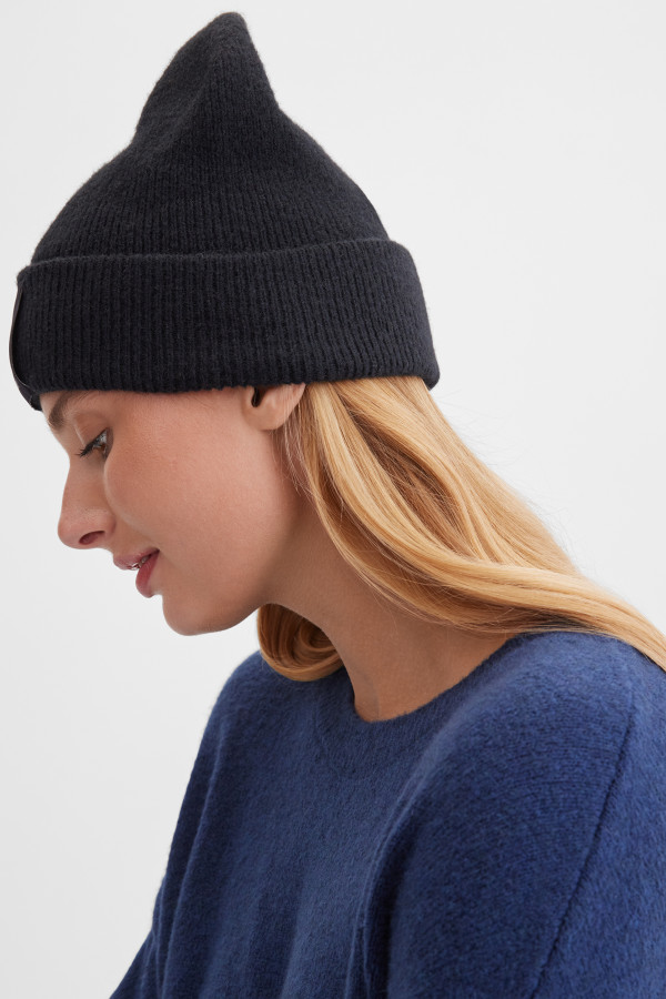 Шапка с шерстью альпаки