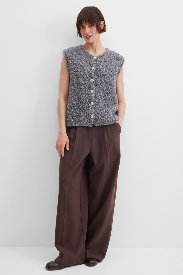 Жилет вязаный