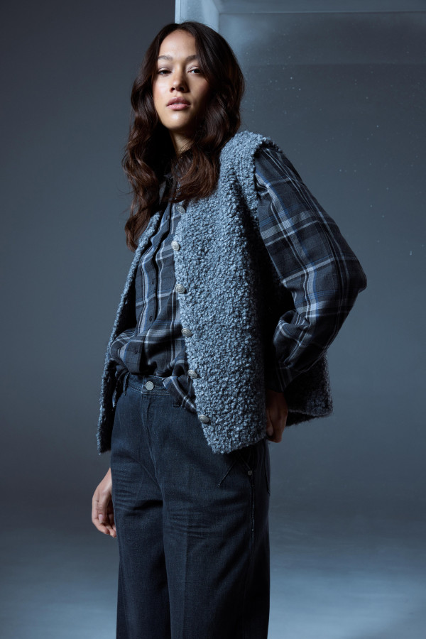 Жилет вязаный