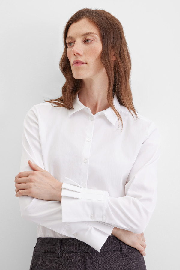 Блузка с отделкой на манжетах