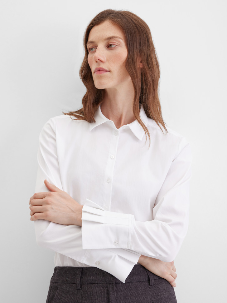 Блузка с отделкой на манжетах