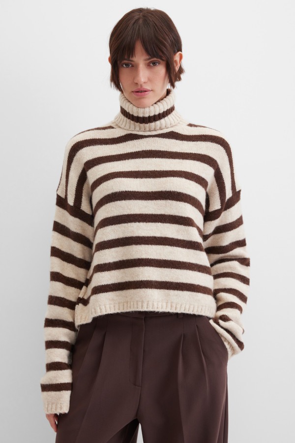 Свитер в полоску