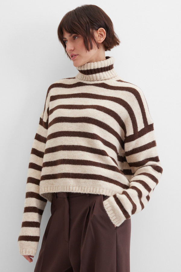 Свитер в полоску