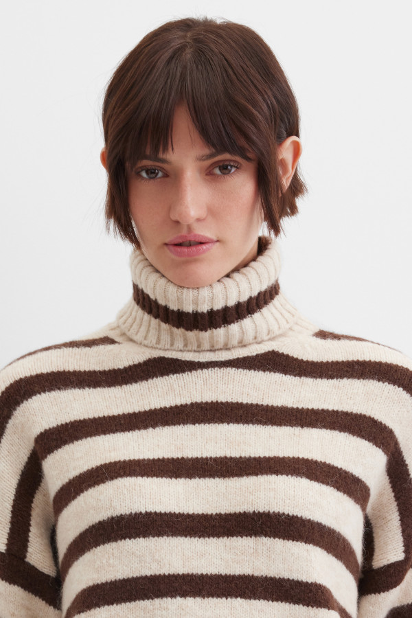Свитер в полоску
