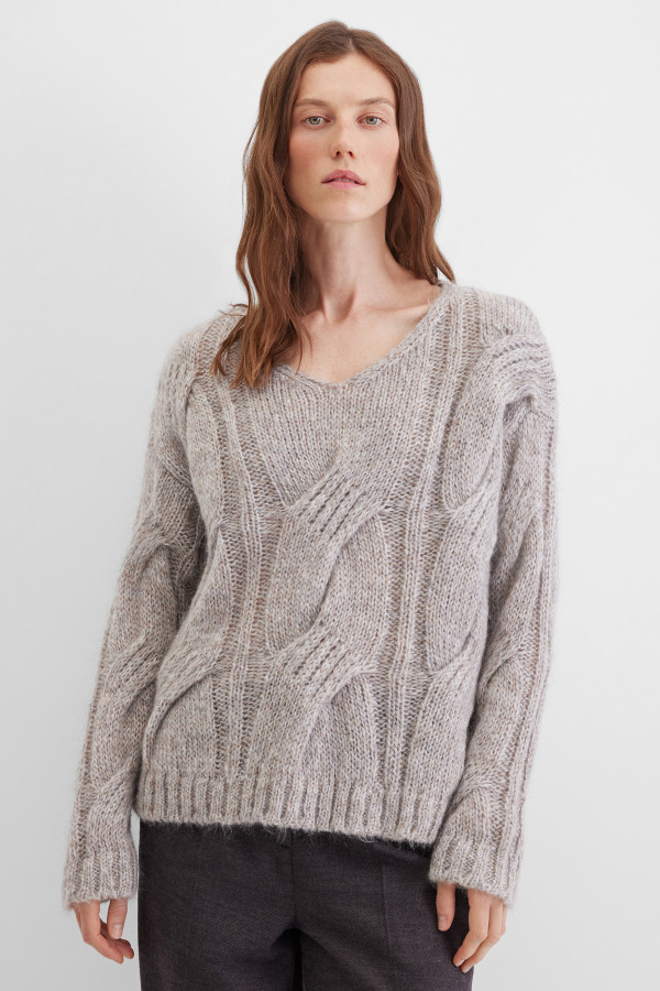 Пуловер с фактурной вязкой