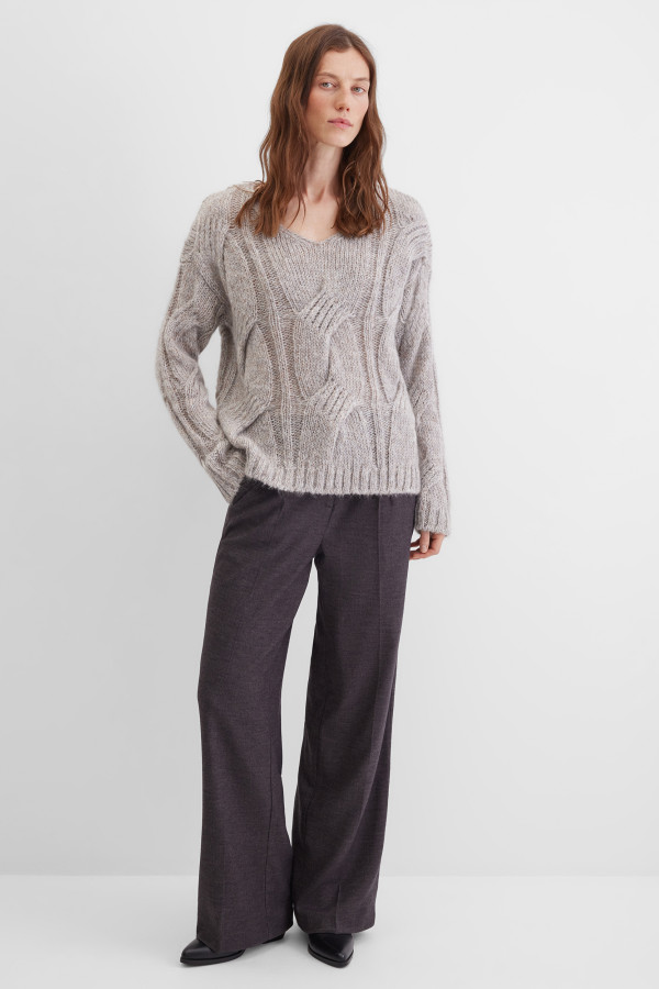 Пуловер с фактурной вязкой