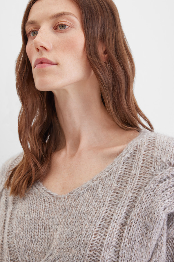 Пуловер с фактурной вязкой