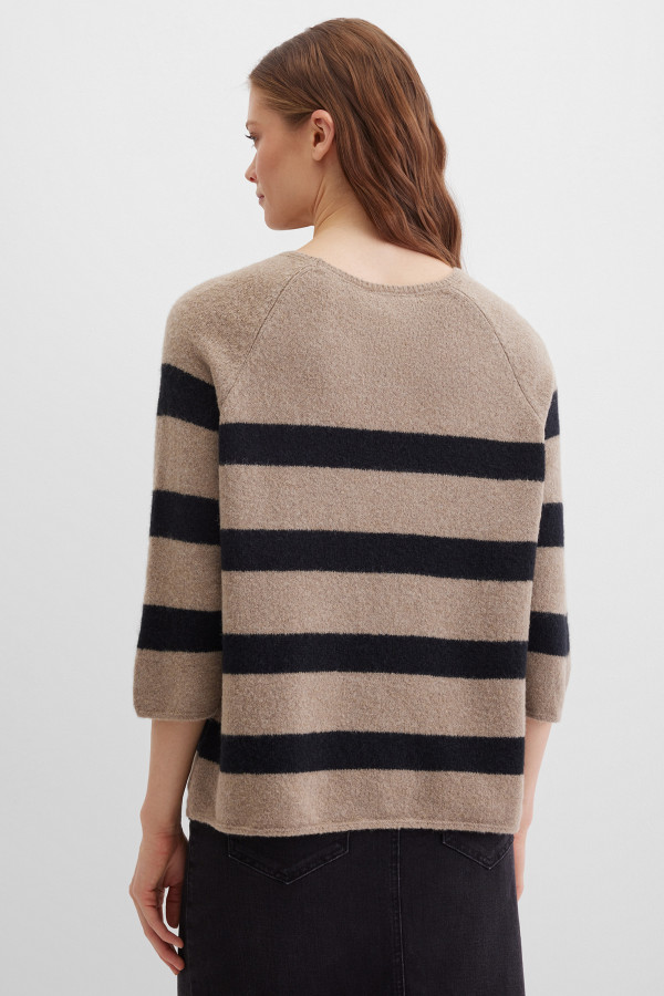 Джемпер в полоску