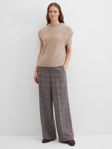 Жилет вязаный