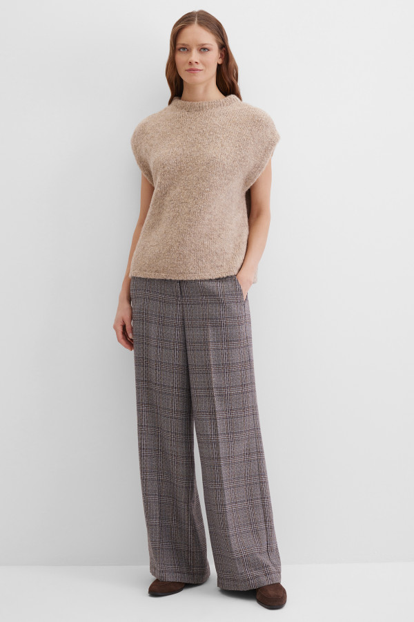 Жилет вязаный