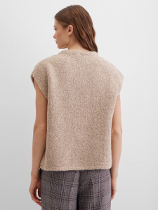 Жилет вязаный