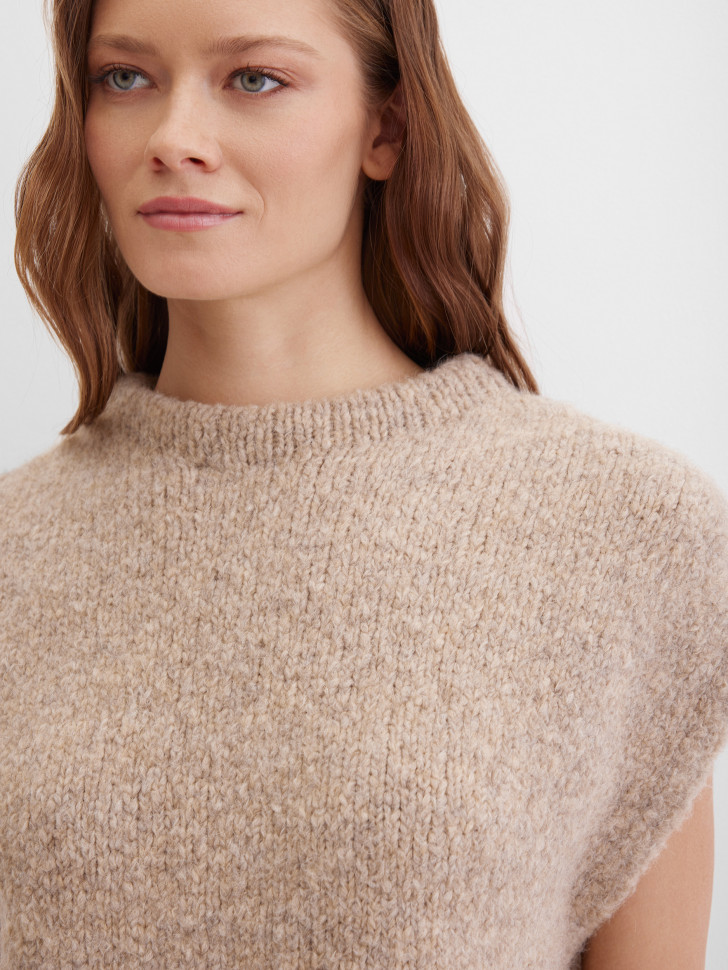 Жилет вязаный