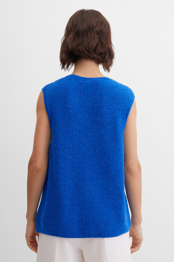 Жилет трикотажный на пуговицах