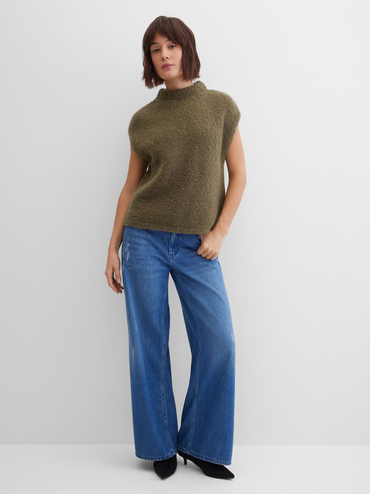 Жилет вязаный