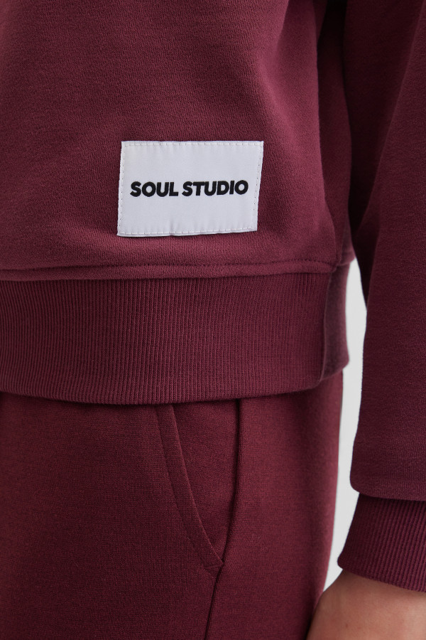 Свитшот прямого кроя