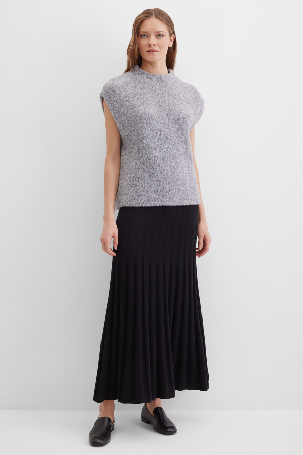 Жилет вязаный