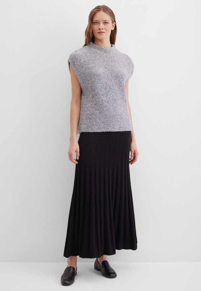 Жилет вязаный