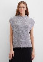 Жилет вязаный