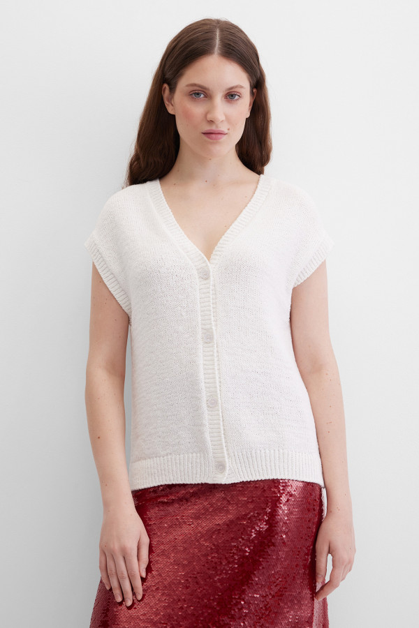 Жилет трикотажный на пуговицах