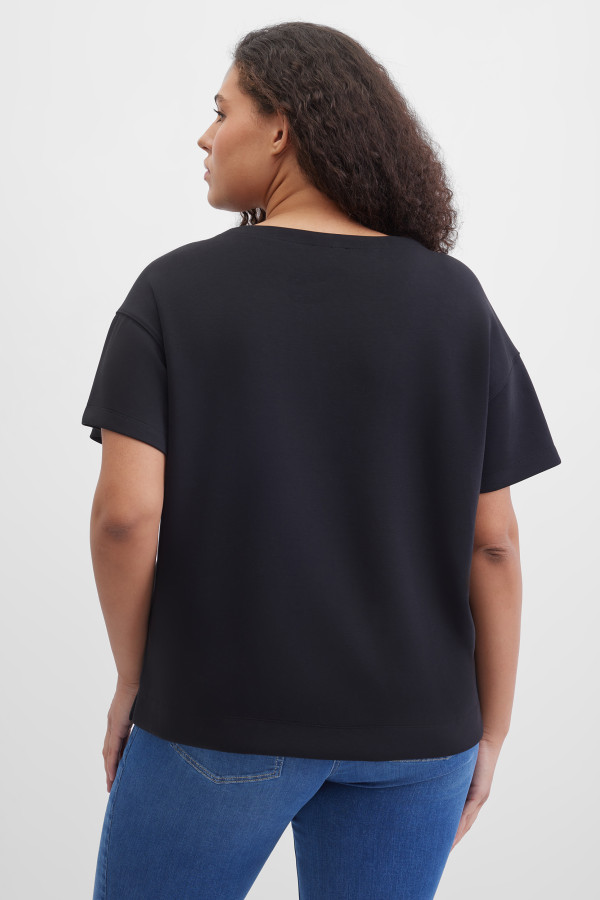 Футболка со спущенными рукавами