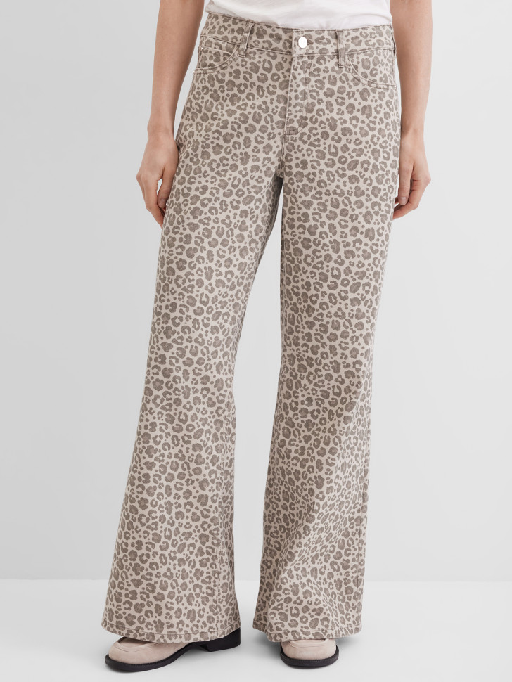 Джинсы широкие с принтом