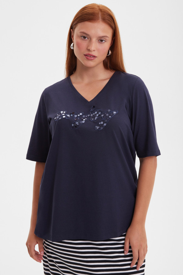 Футболка с пайетками
