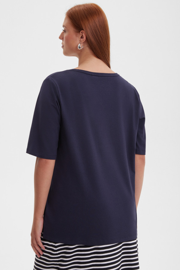 Футболка с пайетками