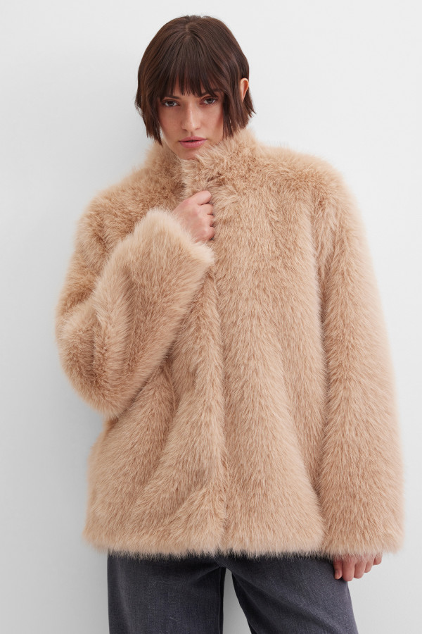 Шуба из искусственного меха