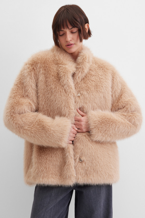 Шуба из искусственного меха