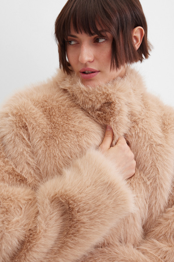Шуба из искусственного меха