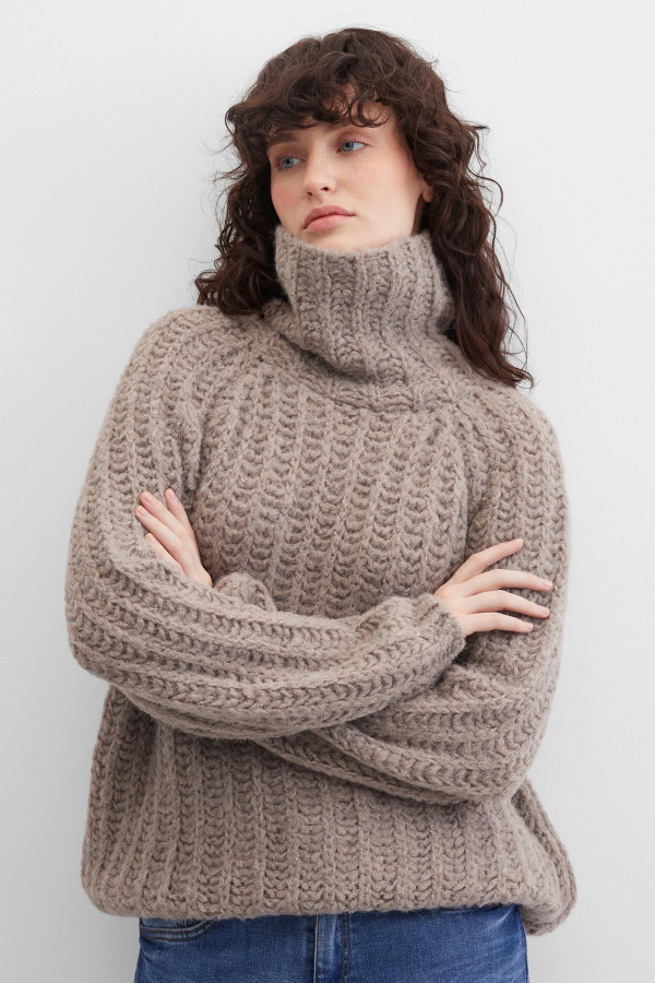 Свитер крупной вязки