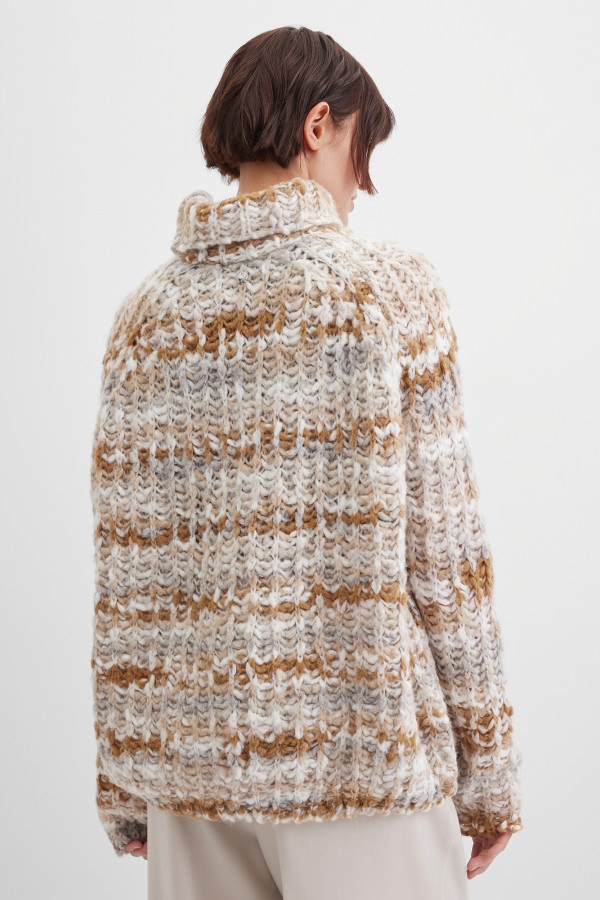 Свитер крупной вязки