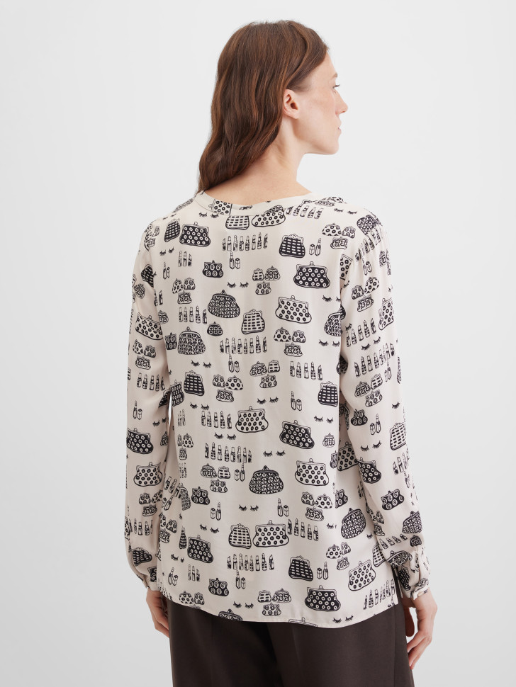 Блузка с V-вырезом