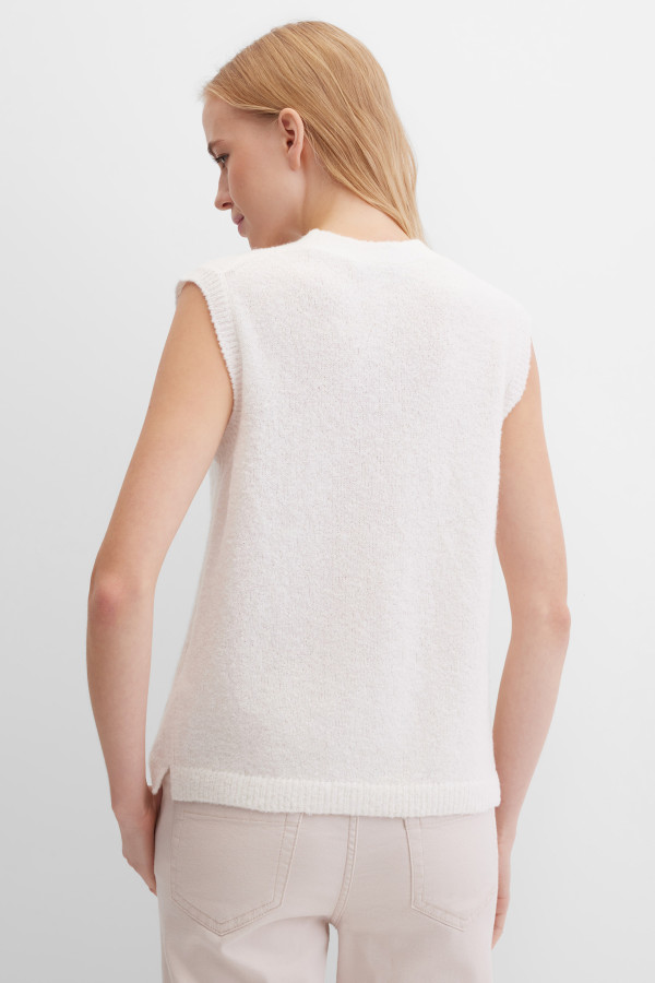 Жилет трикотажный на пуговицах