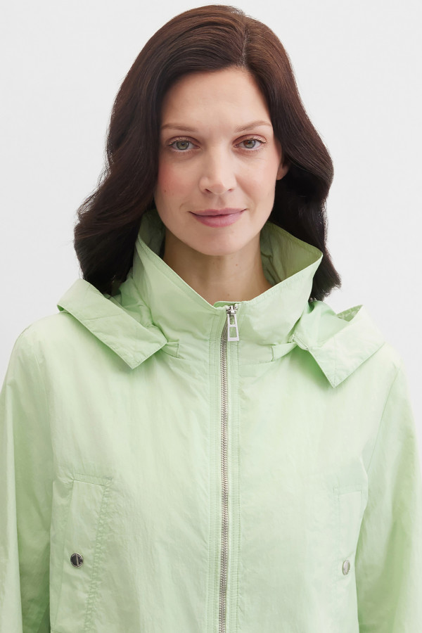 Ветровка с жатым эффектом