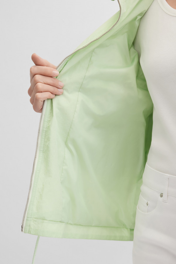 Ветровка с жатым эффектом