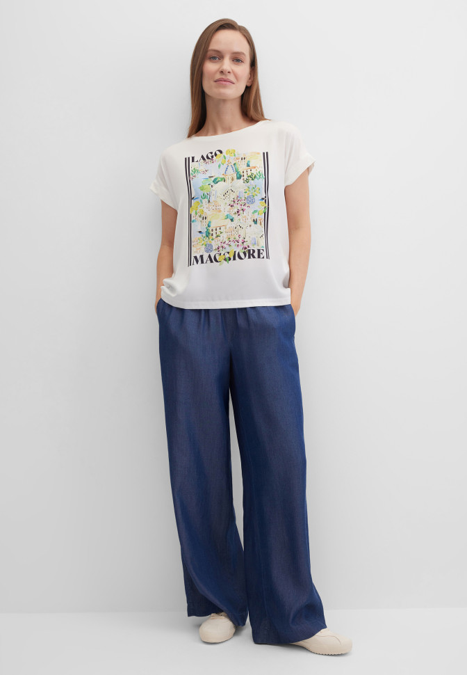 Футболка с рисунком и стразами