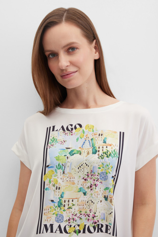 Футболка с рисунком и стразами