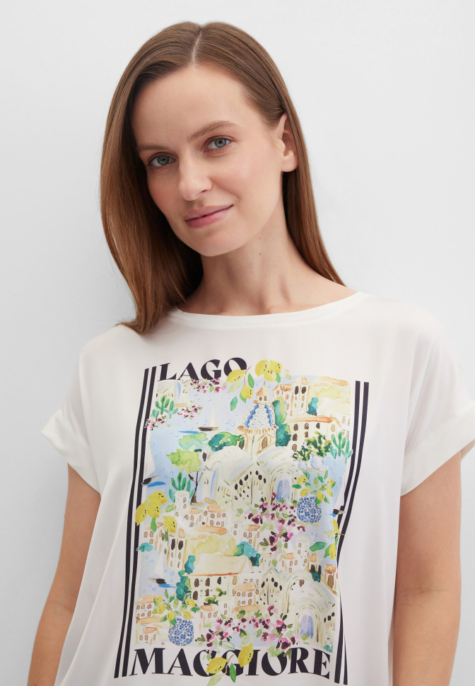 Футболка с рисунком и стразами