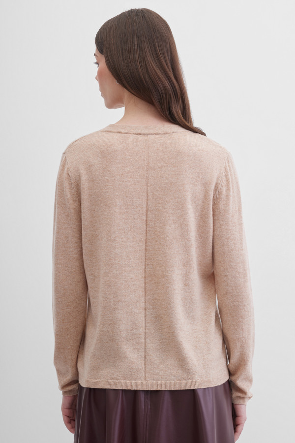 Пуловер с V-образным вырезом