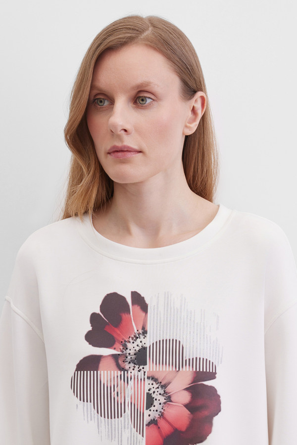 Свитшот с абстрактным принтом