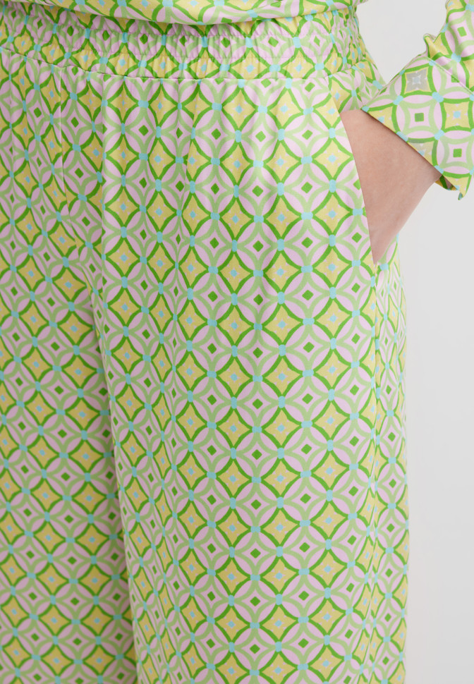 Брюки с геометричным принтом