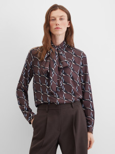 Блузка с бантом