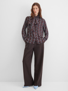 Блузка с бантом