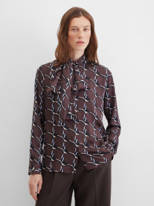 Блузка с бантом