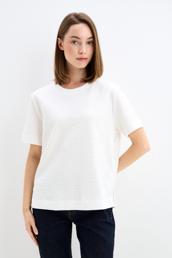 Футболка с округлым вырезом